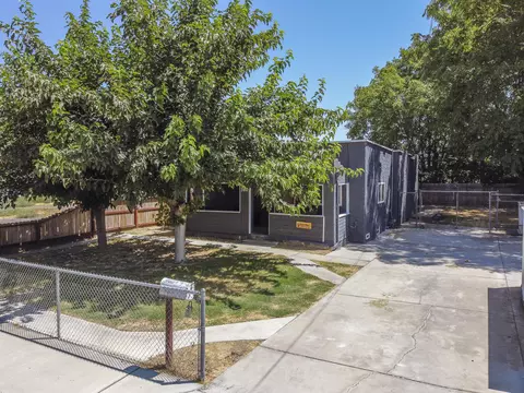 380 Champion St, Lemoore, CA 93245 photo 31