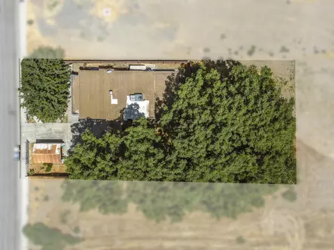 380 Champion St, Lemoore, CA 93245 photo 2