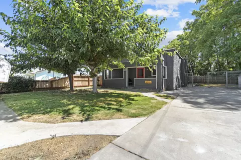 380 Champion St, Lemoore, CA 93245 photo 3
