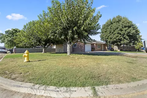 586 Woods Ave, Tipton, CA 93272 photo 2