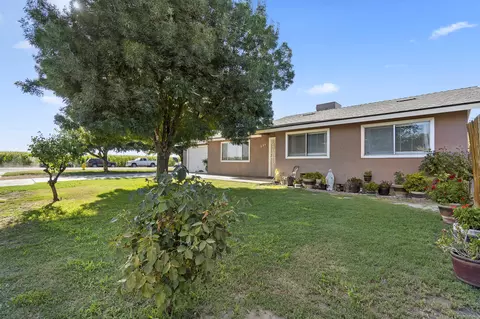586 Woods Ave, Tipton, CA 93272 photo 3