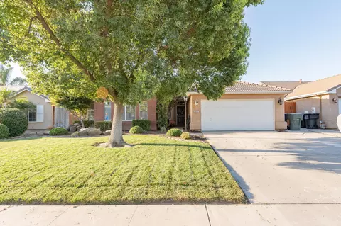 5526 W Dorothea Ave, Visalia, CA 93277