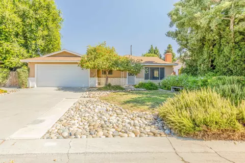1026 W Princeton Ave, Visalia, CA 93277