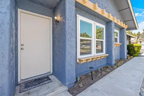 1407 E Sunnyview Ave, Visalia, CA 93292 photo 6