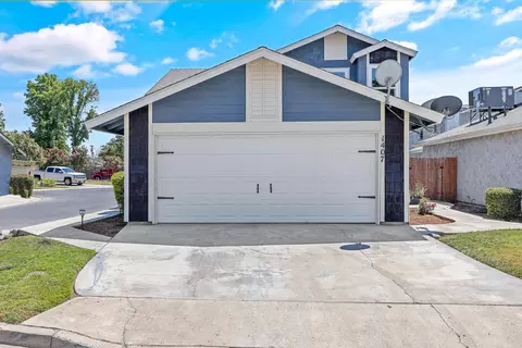 1407 E Sunnyview Ave, Visalia, CA 93292 photo 3