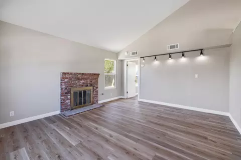 1407 E Sunnyview Ave, Visalia, CA 93292 photo 9