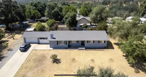 40768 Crystal Dr, Three Rivers, CA 93271