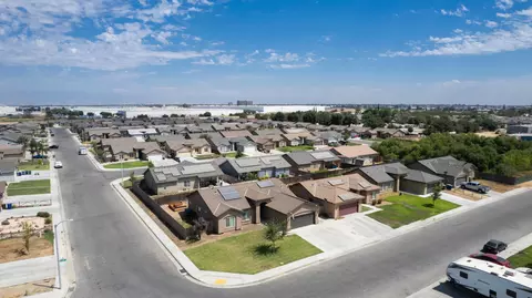 30948 Eagle St, Visalia, CA 93291 photo 2
