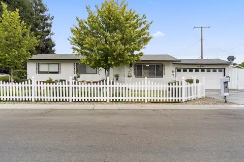 2902 N Divisadero St, Visalia, CA 93291