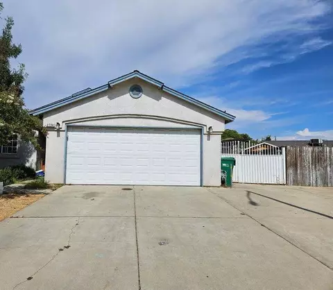 2734 Pine St, Selma, CA 93662