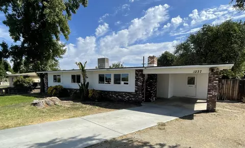 1237 Rodgers Rd, Hanford, CA 93230