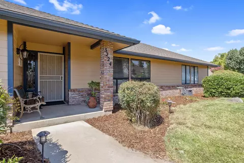 3224 E Birch Ave, Visalia, CA 93292 photo 2