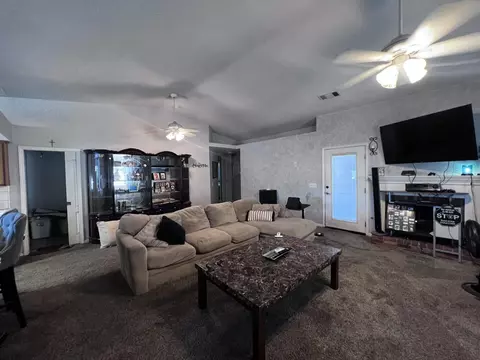 797 Heath Ct, Lemoore, CA 93245 photo 4