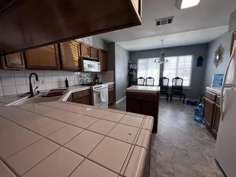 797 Heath Ct, Lemoore, CA 93245 photo 3