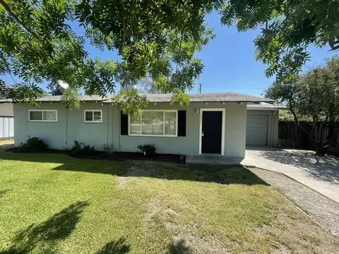 2071 N 11th Ave, Hanford, CA 93230