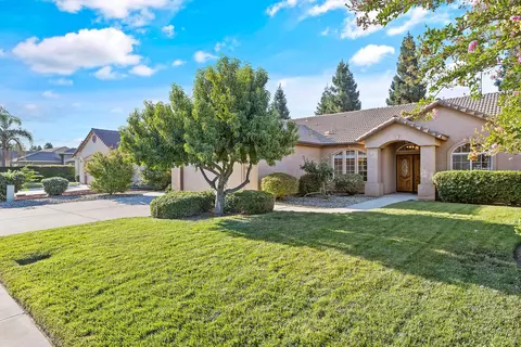 2737 W Oakridge Ave, Visalia, CA 93291