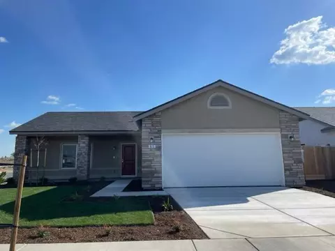 625 W Red Oak Ave N, Porterville, CA 93257
