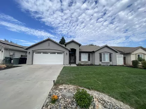 2245 Virmargo St, Visalia, CA 93292