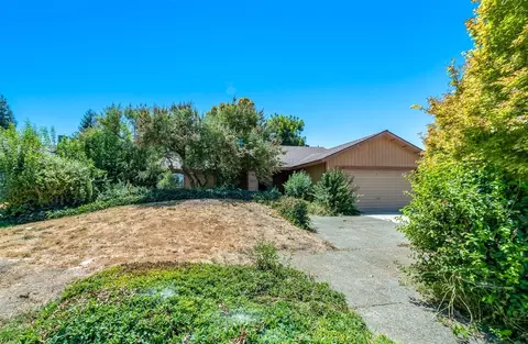 1805 W Wren Dr, Visalia, CA 93291