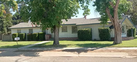 1854 N Oaks St, Tulare, CA 93274