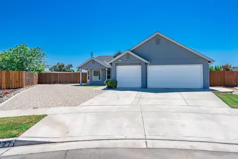 1727 W Hopkins Dr, Hanford, CA 93230