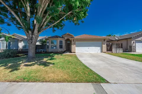 1060 W Pebble Dr, Hanford, CA 93230
