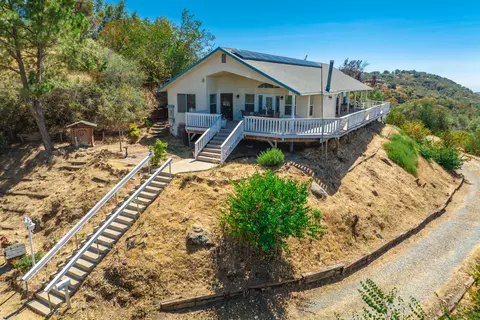 52114 Redbud Ln, Squaw Valley, CA 93675