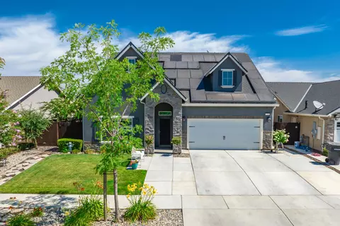 2318 W Andrew Ln, Hanford, CA 93230