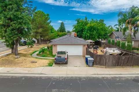 2467 Sierra Ave, Clovis, CA 93611 photo 2