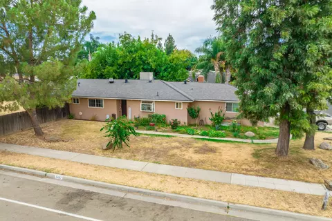 2467 Sierra Ave, Clovis, CA 93611