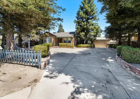 520 N Delwood St, Tulare, CA 93274