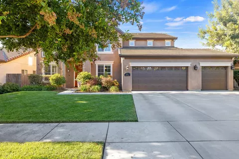 5211 W Elkhorn Ct, Visalia, CA 93277
