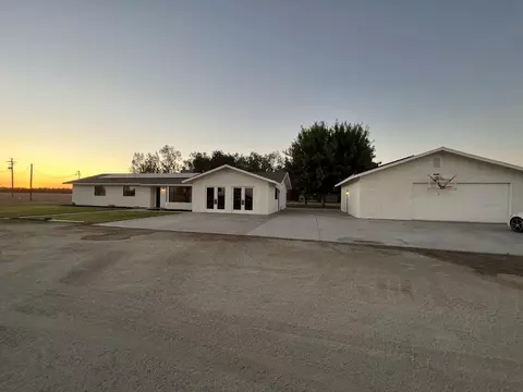 9891 18th Ave, Lemoore, CA 93245 photo 2