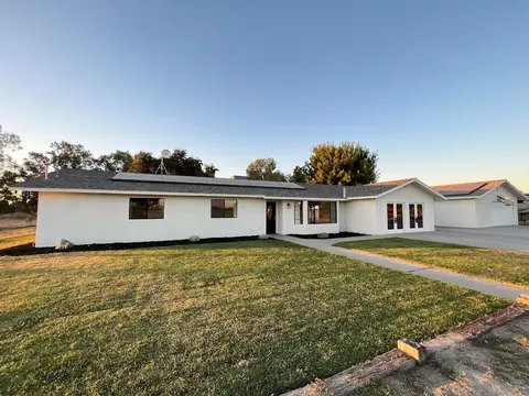 9891 18th Ave, Lemoore, CA 93245