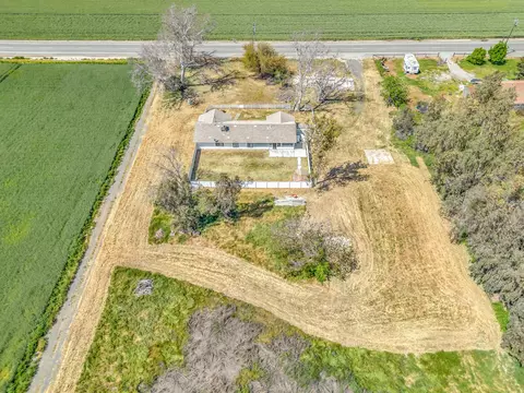 855 E Mt Whitney Ave, Laton, CA 93242 photo 4