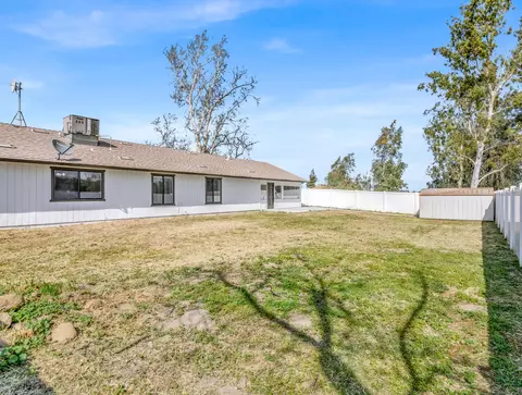 855 E Mt Whitney Ave, Laton, CA 93242 photo 10