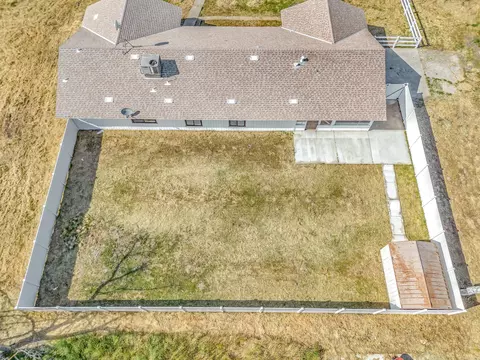 855 E Mt Whitney Ave, Laton, CA 93242 photo 8