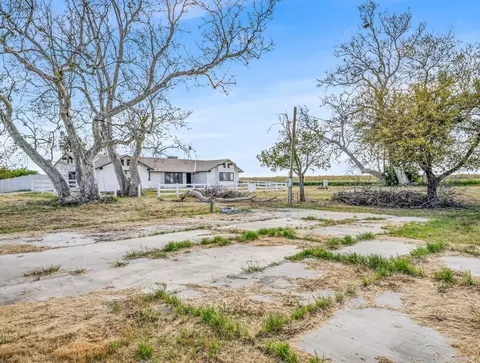 855 E Mt Whitney Ave, Laton, CA 93242 photo 47