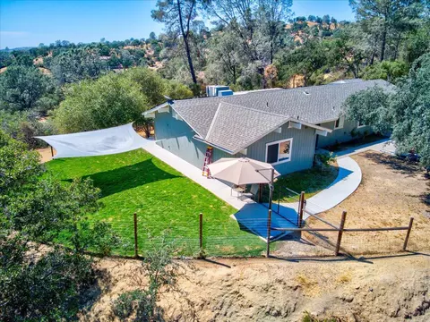 32766 Meadow Ridge Ln, Coarsegold, CA 93614