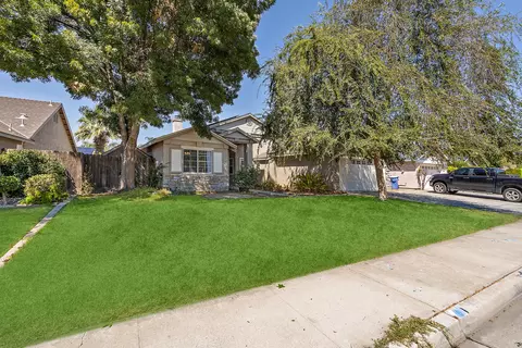 3036 Pine St, Hanford, CA 93230