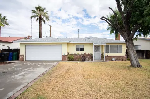682 Dexter Ave, Porterville, CA 93257