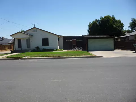 329 W Owens Ave, Tulare, CA 93274