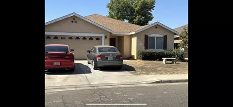 633 S Cloverleaf St, Porterville, CA 93257