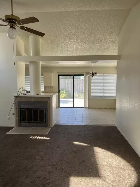 1609 E Vassar Dr, Visalia, CA 93292 photo 3