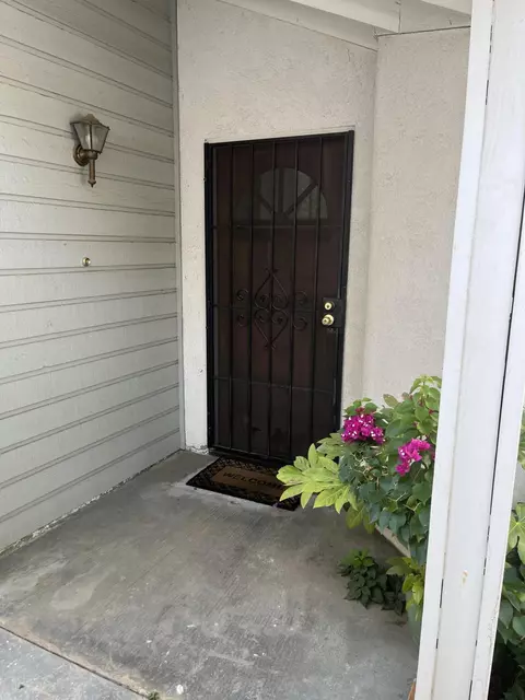 1609 E Vassar Dr, Visalia, CA 93292 photo 2