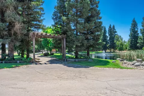 2361 E Laguna Ave, Laton, CA 93242