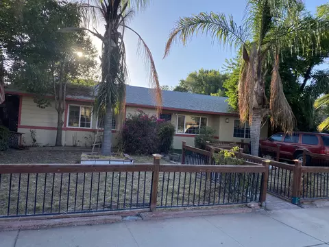 433 N Gladys Ave, Dinuba, CA 93618