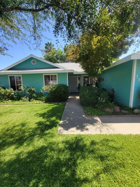 1112 S Vetter Dr, Tulare, CA 93274