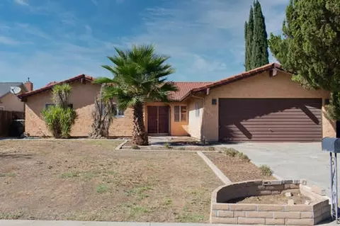 910 Cedar Ln, Lemoore, CA 93245 photo 1