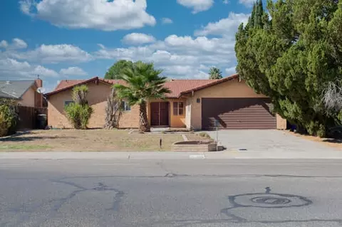 910 Cedar Ln, Lemoore, CA 93245 photo 2